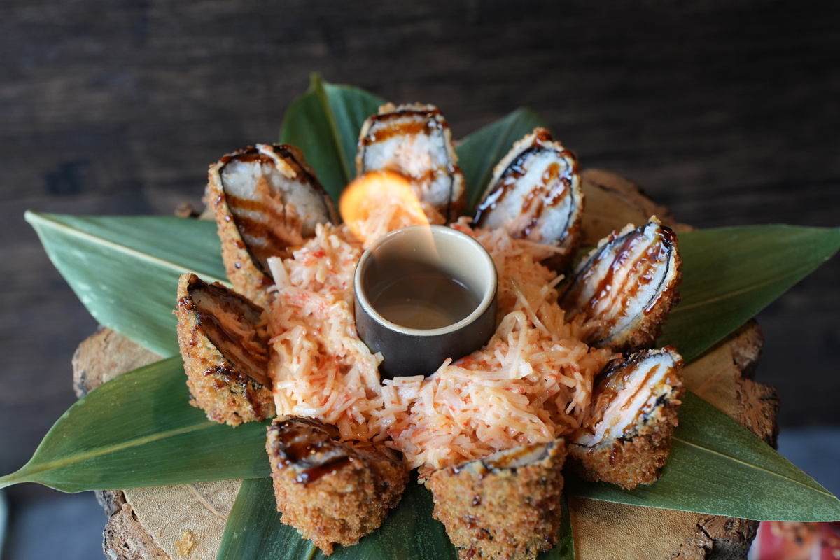 A delicious plate of crispy deep fried sushi rolls served at Kingdom Sushi.