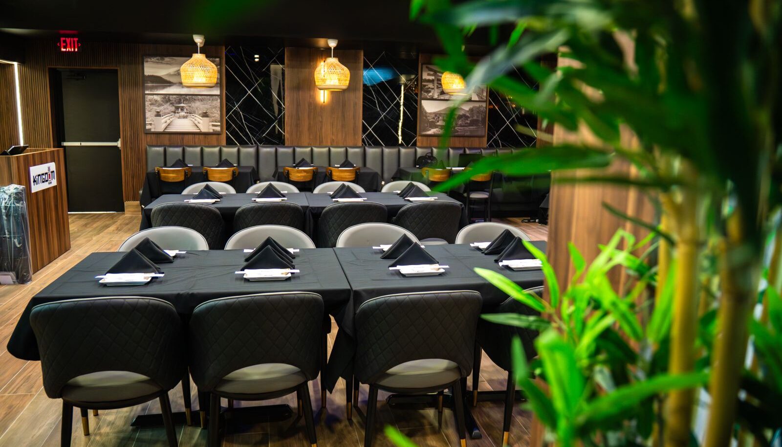 Kingdom Sushi Fort Lauderdale – elegant dining tables with modern décor and bamboo details